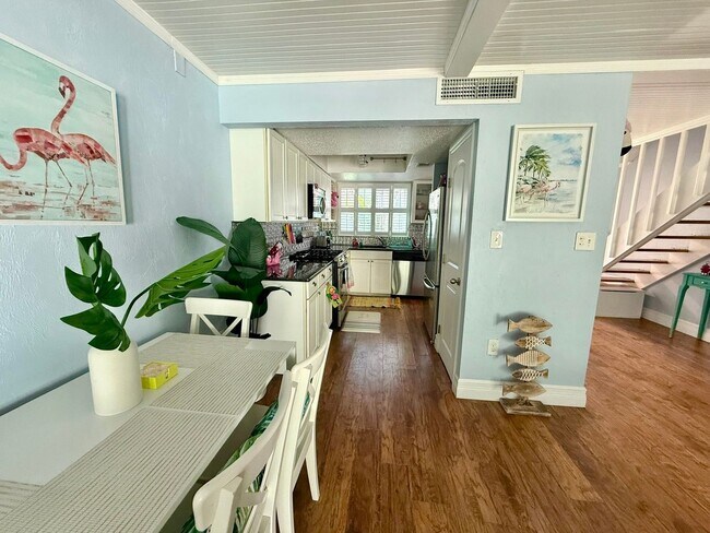 Building Photo - Beautiful 2 Bedroom Townhome in NSB with p...