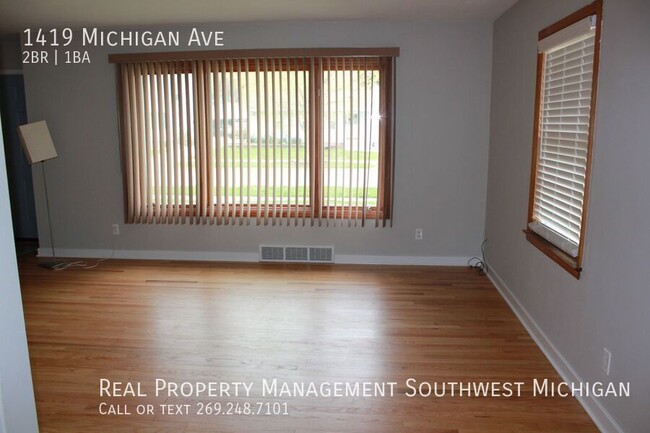 Building Photo - Newly updated 2 bedroom, 1 bath unit in St...