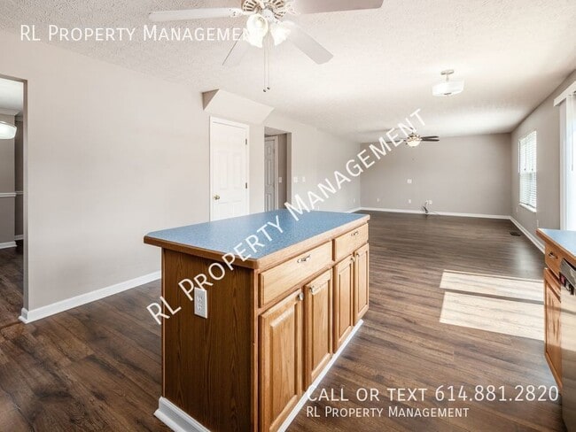 Building Photo - Beautiful 4 bedroom 2.5 bathroom home in M...