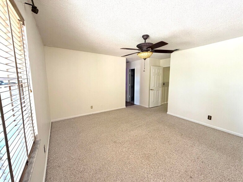 Building Photo - 12244 Sag Harbor Ct