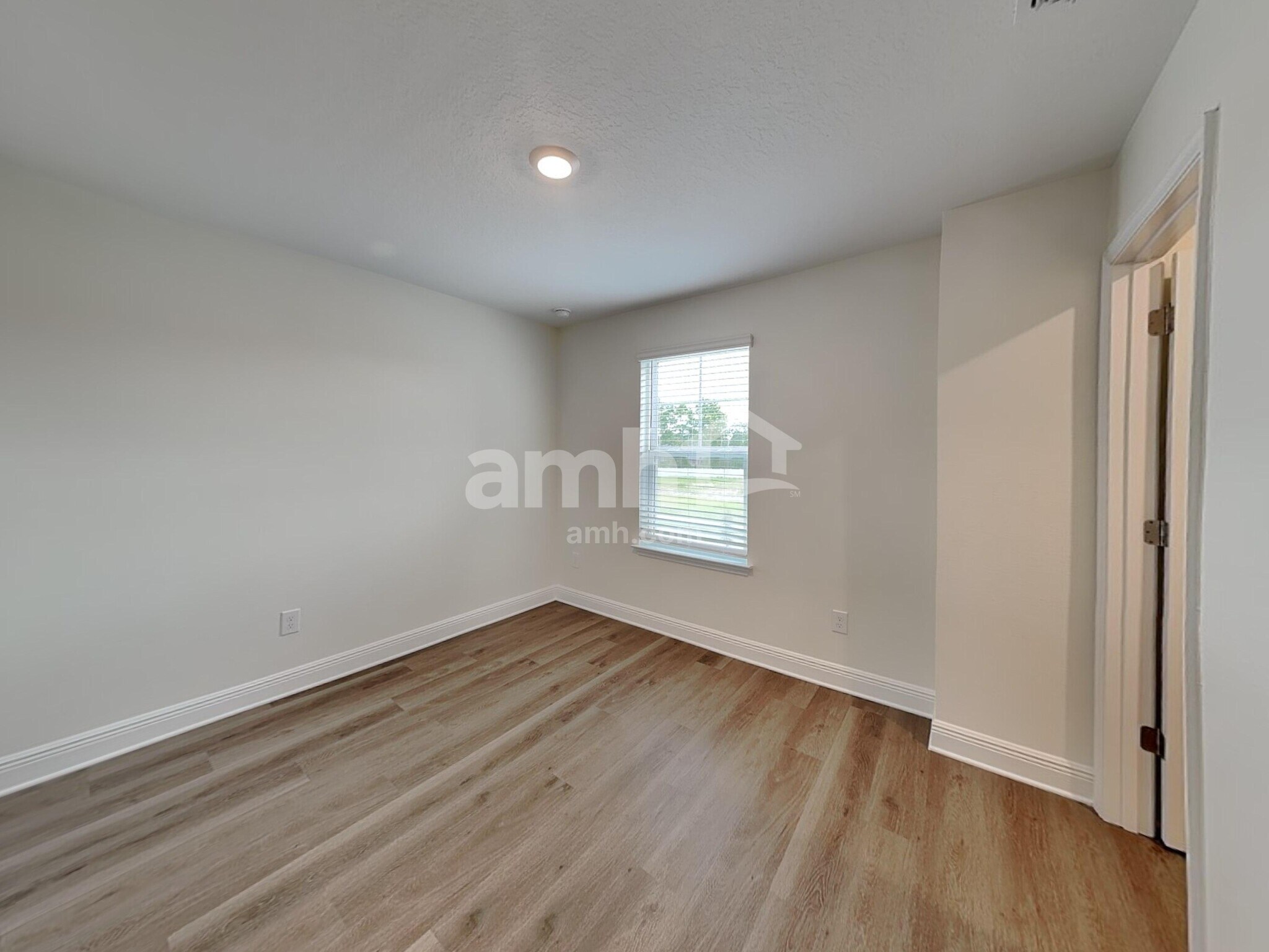 Building Photo - 5956 Pinewood Ests Dr