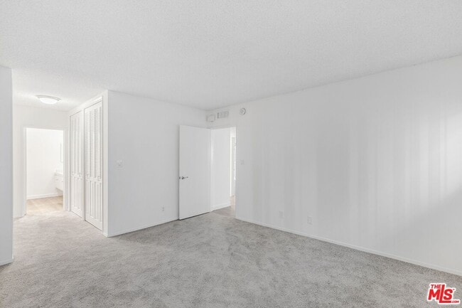 Building Photo - 825 S Gretna Green Way