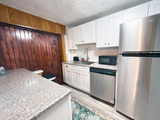 Building Photo - 3923 Bluestone Rd