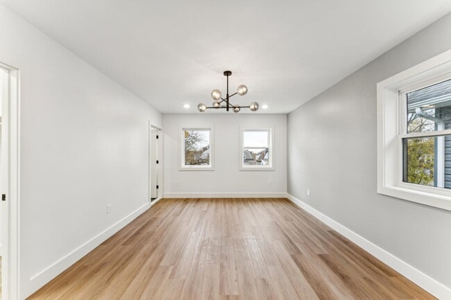 Building Photo - 84 Hollywood Ave