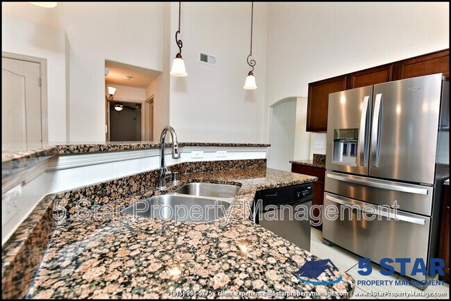 Building Photo - 5005 Moon Ranch Ln