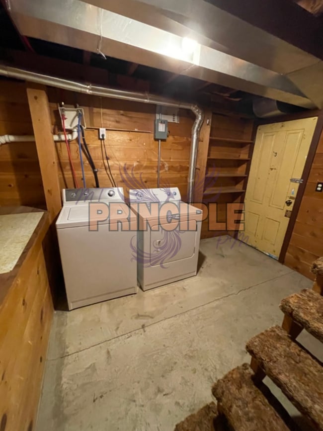 Building Photo - 403-405 1/2 W Granite