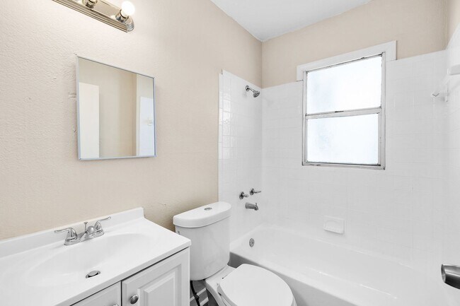 Building Photo - 1128 Belleair Rd