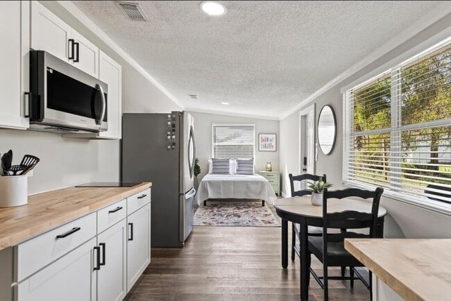Building Photo - 5607 Tangelo Dr