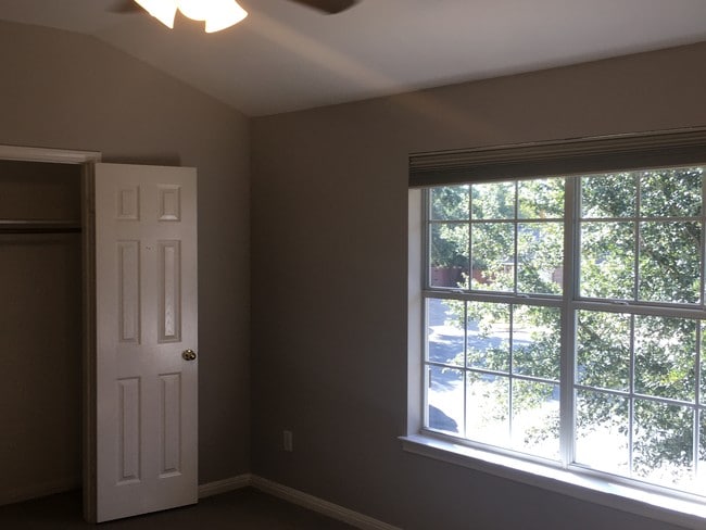 Building Photo - 8003 Magic Mountain Cove