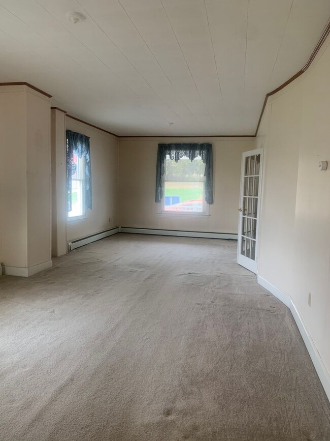 Building Photo - Available Now! 3 bedroom in Goldsboro Hist...