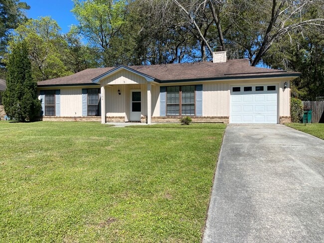 Primary Photo - 4 bedroom 2 bath in Village Green