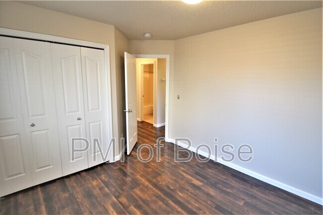 Building Photo - 6480 E Shellbrook Dr