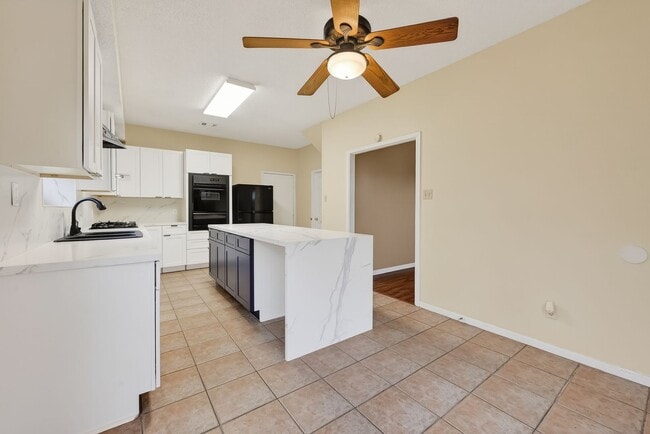 Building Photo - Bear Creek South