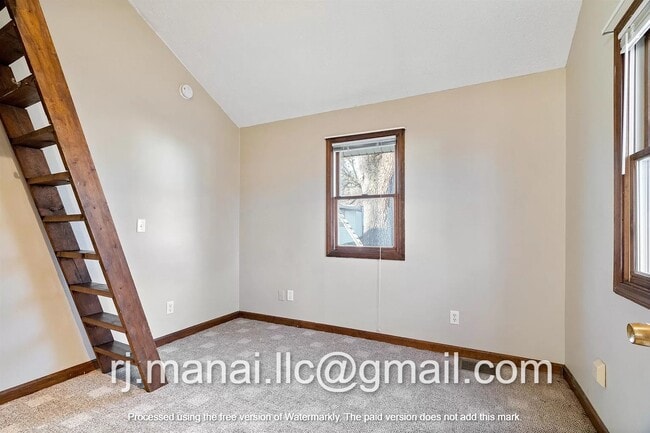 Building Photo - 803 N Race St