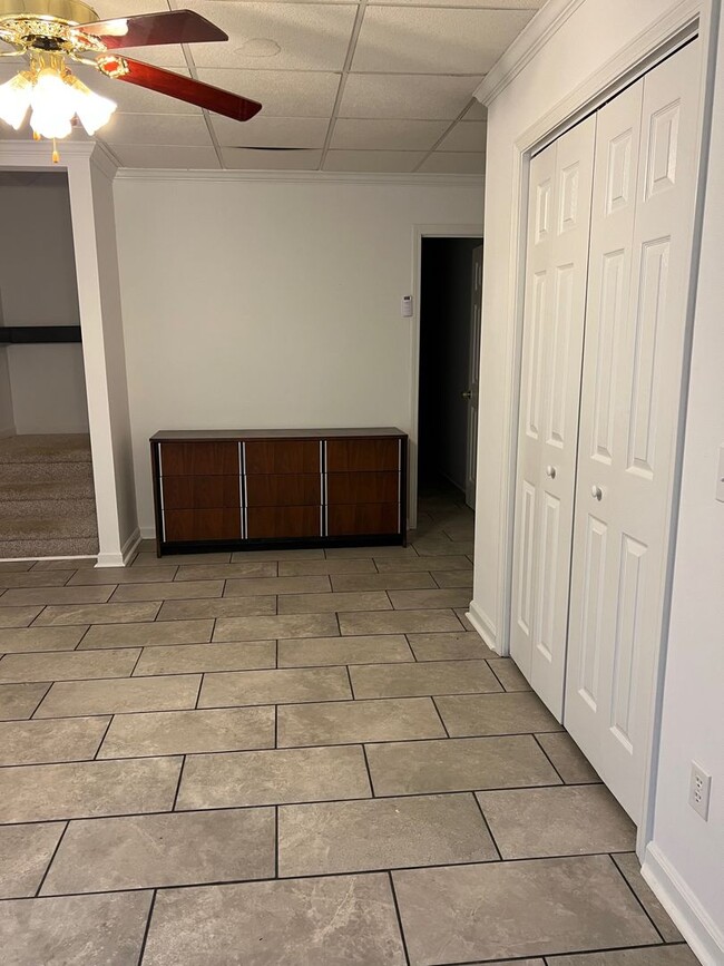 Building Photo - 2 bedroom/2.5 bath Condo Kingsport, TN