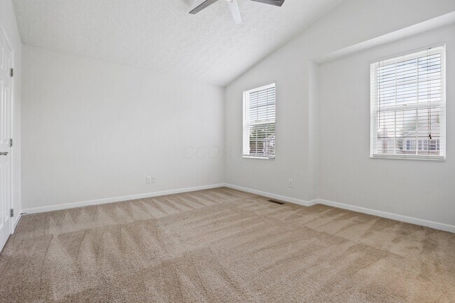 Building Photo - 5998 Blaverly Dr