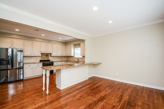 Building Photo - 2022 Fairview St