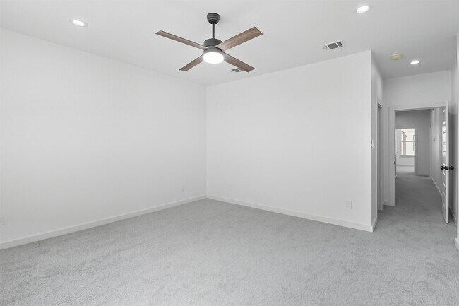 Building Photo - 2923 El Fenice Ln