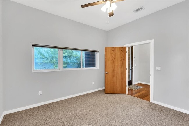 Building Photo - 1518 Parker Ln