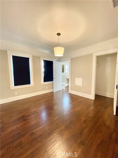 Building Photo - 220 Palm Pl