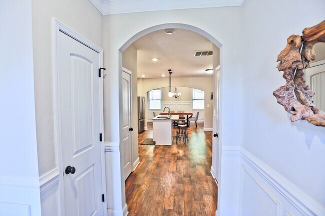 Building Photo - 1328 Black Oak Cir