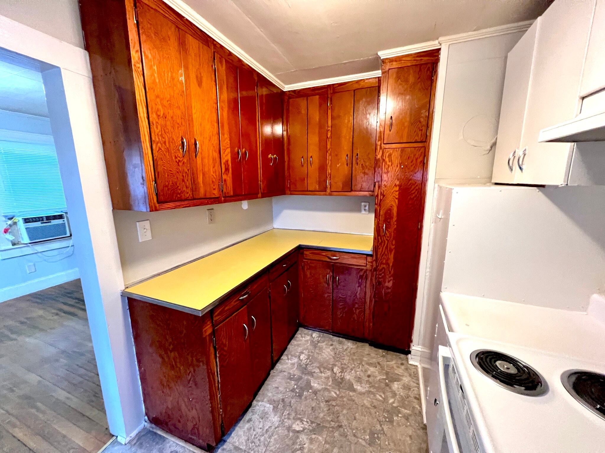 Wood Cabinets - 806 E 9th St