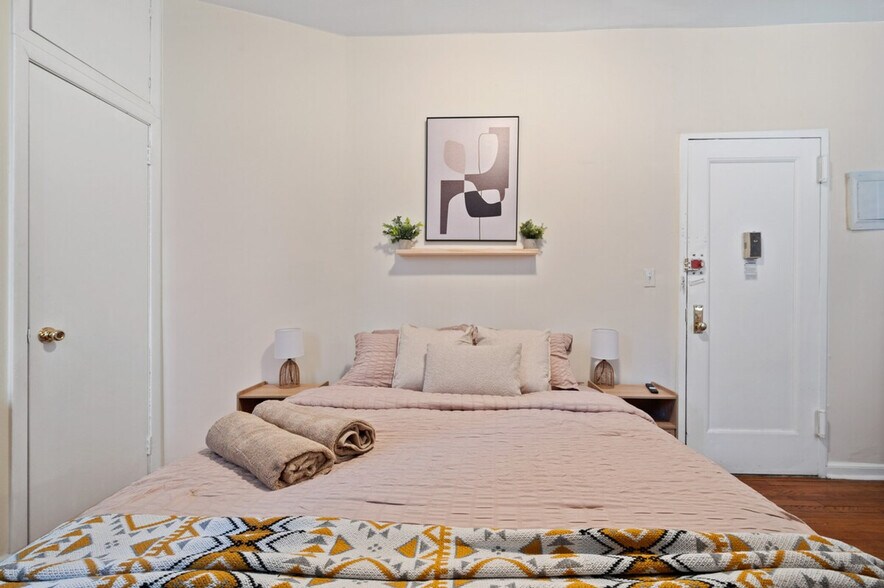 Building Photo - 1762 2nd Ave