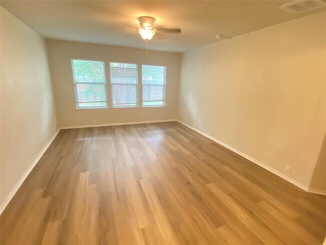 Building Photo - 772 Kingfisher Ln