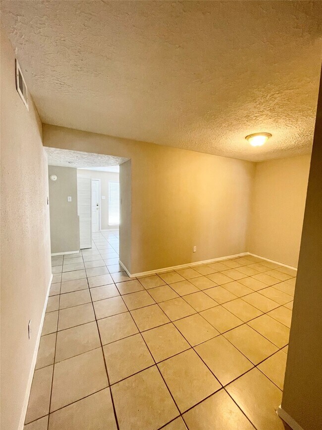 Building Photo - 19319 Lazy Valley Dr