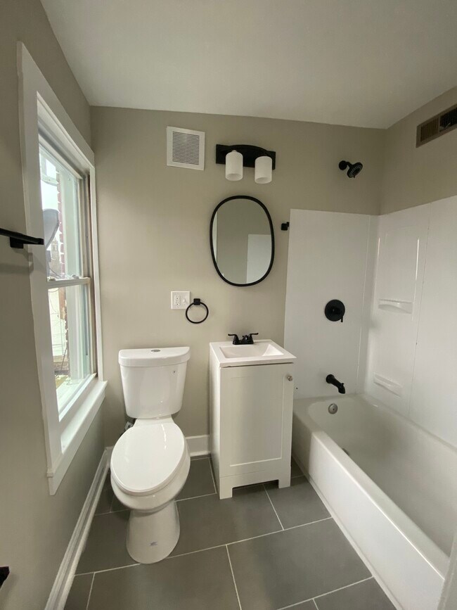 Building Photo - 1523 W Lexington St