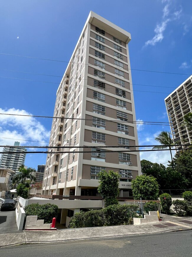 Building Photo - 2 Bedrooms | 1 Bathroom | in Makiki