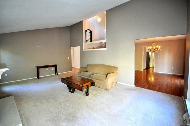 Building Photo - 16 Applewood Ln