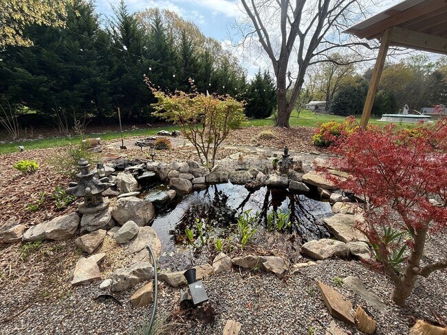 Building Photo - 916 Spring Hill Ct