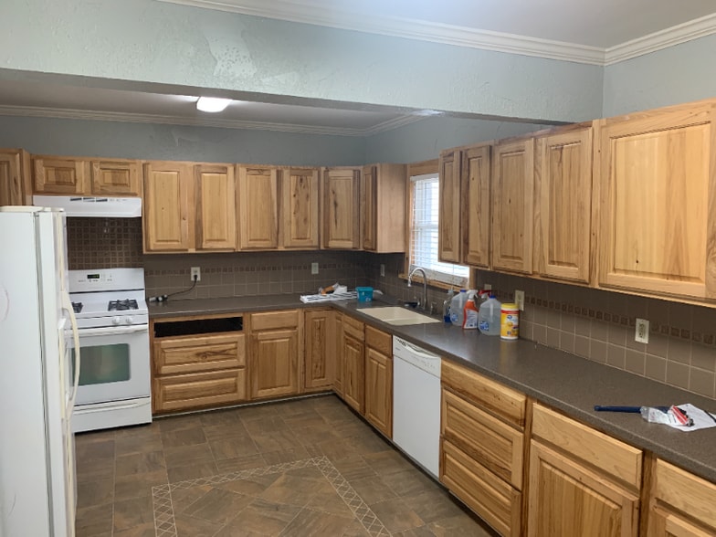 Building Photo - 2058 S Johnstone Ave