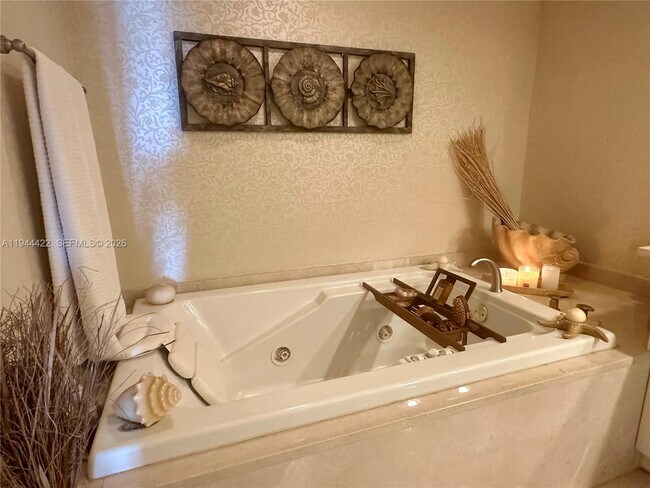 Building Photo - 16500 Collins Ave