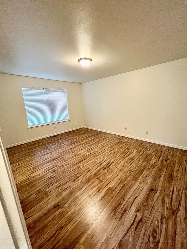 Building Photo - 902 Fawn Cir