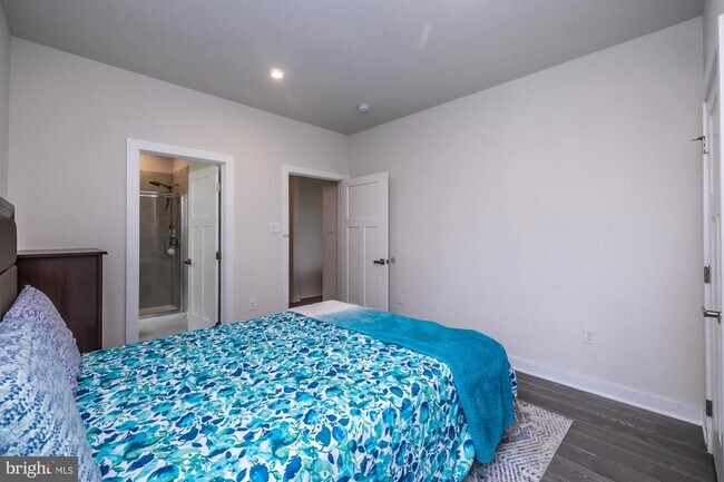 Building Photo - 523 Spring Manor Blvd