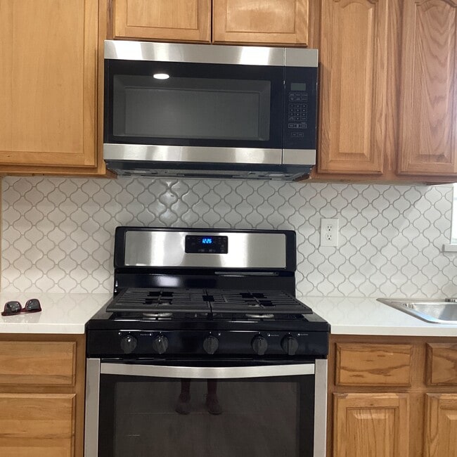 Building Photo - 200 E Freeman St