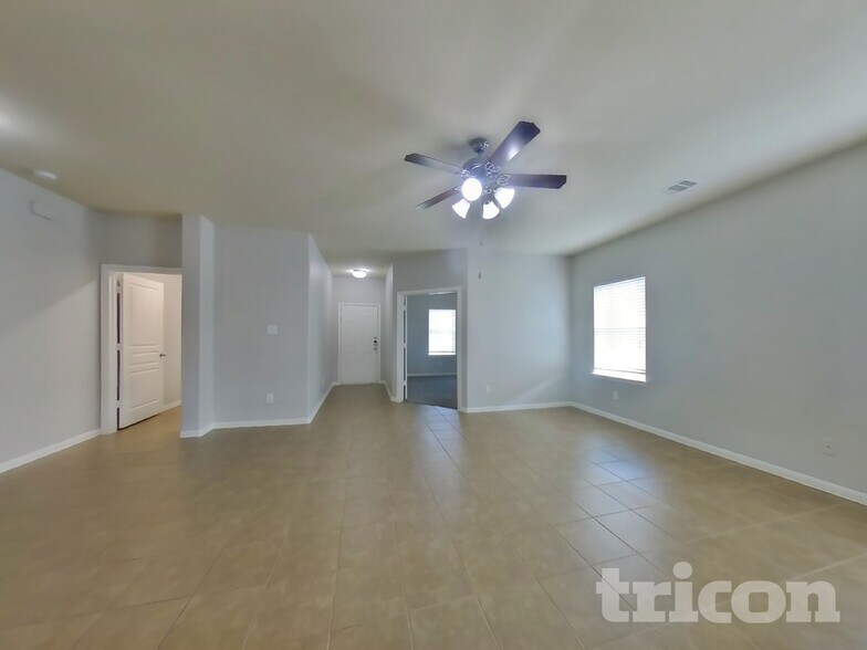 Building Photo - 2122 Hackberry Bank Ln