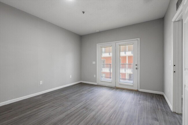 Building Photo - 401 Putnam Dr