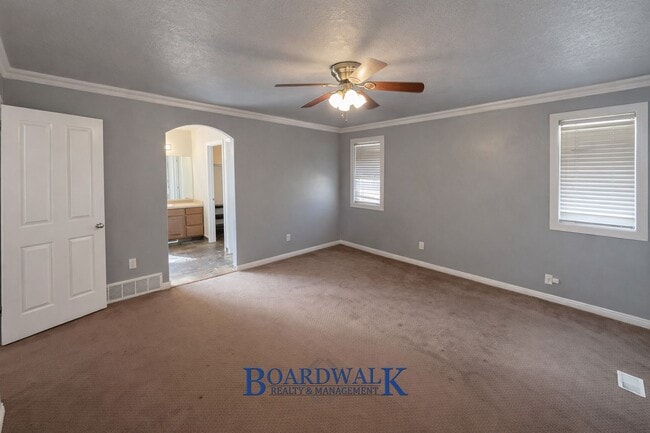 Building Photo - Quiet Riverton 3 Bed Home – Garage & Yard