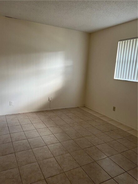 Building Photo - 7925 Colony Cir S