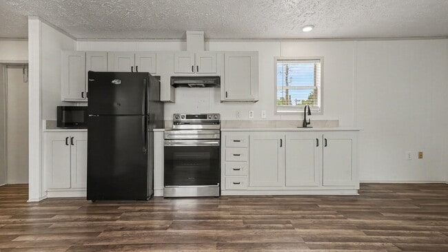 Building Photo - 25024 Twin Oaks Dr