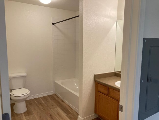 Building Photo - 2450 Windrow Dr