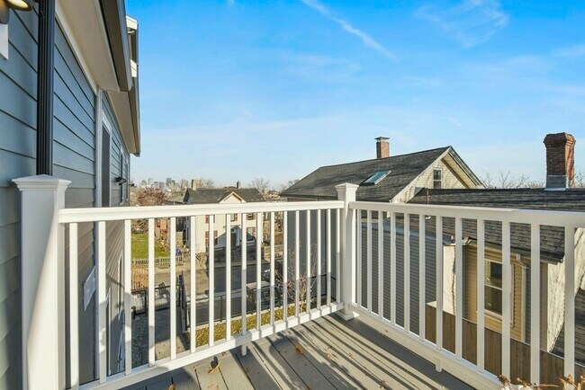 Building Photo - 17 Akron St