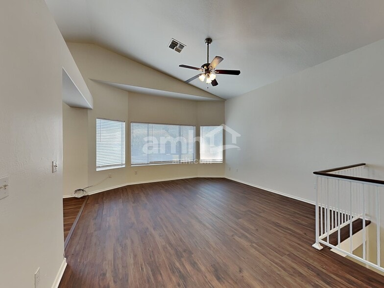 Building Photo - 539 S Apache Dr