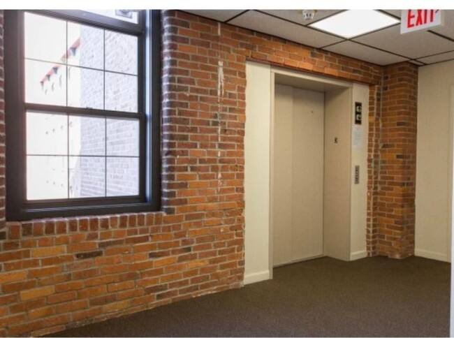 Building Photo - 156 Front, 209
