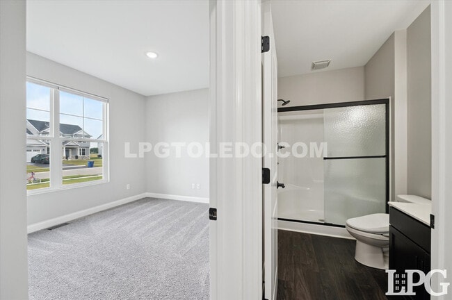 Building Photo - 1038 Stoneleigh Rd
