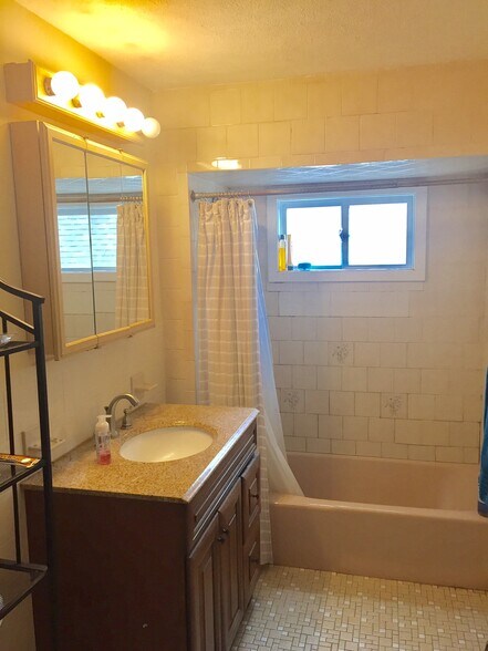 Building Photo - 183 College Ave