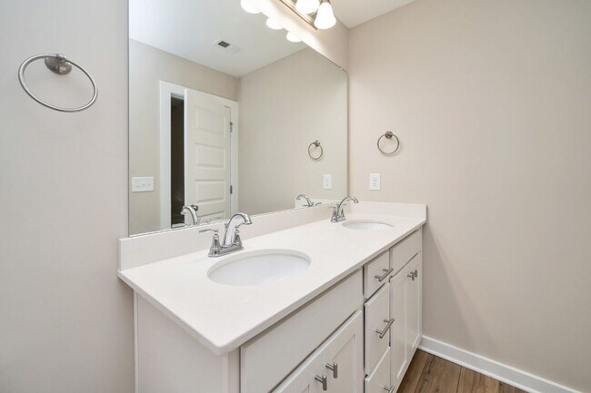 Building Photo - Move-In Special! Pay only ½ of your first ...